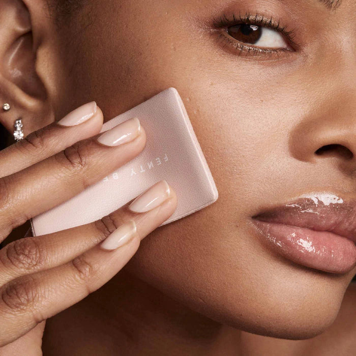 Pó Matificante e Fixador Instantâneo Invisimatte da Fenty Beauty, 8.5 g / 0.3 oz